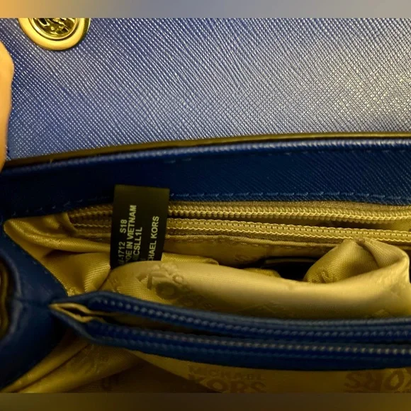 NEW Michael Kors handbag. - Picture 8 of 10